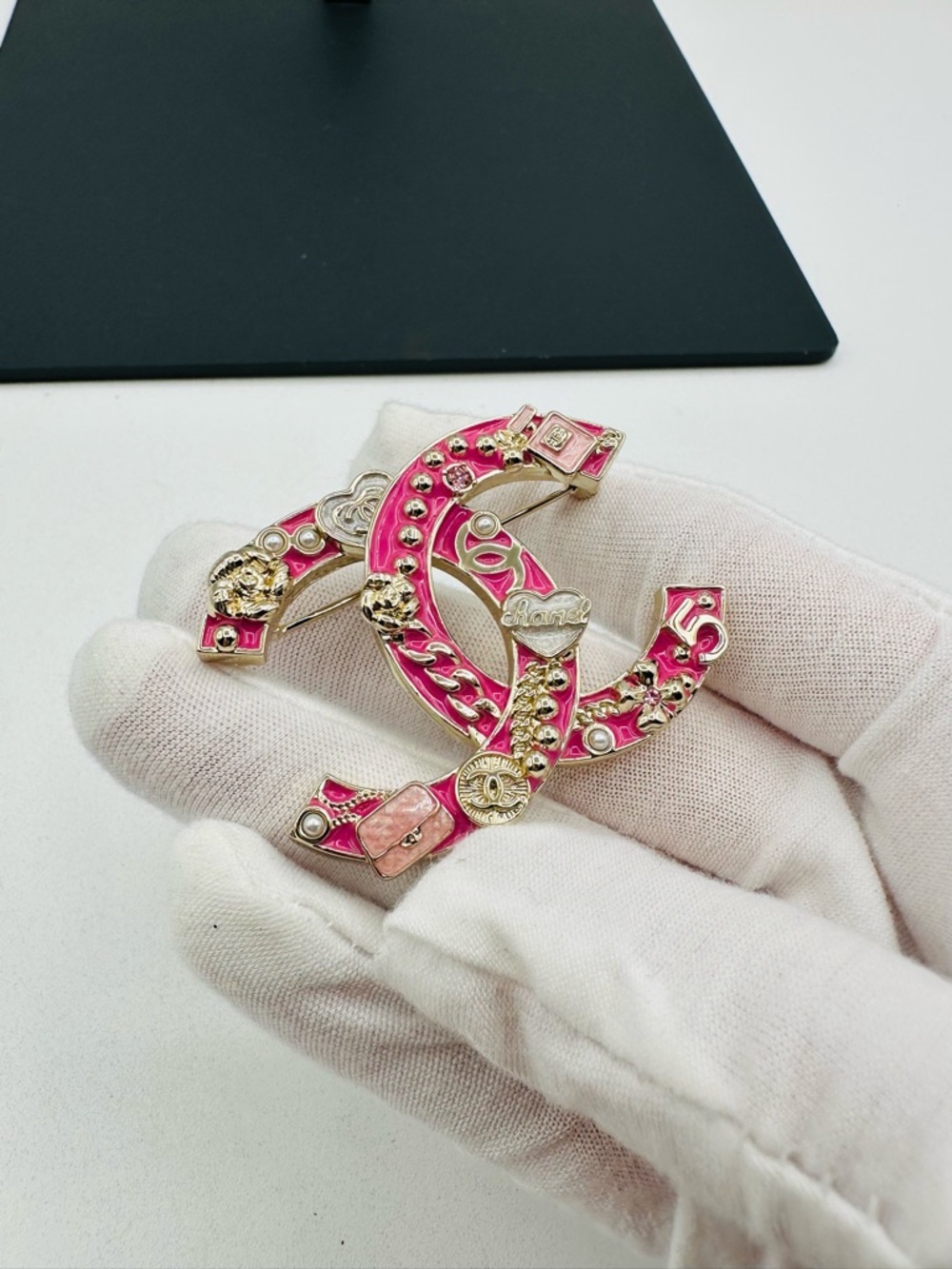 Chanel Pink Enamel Brooch Vintage - Picture 5 of 11